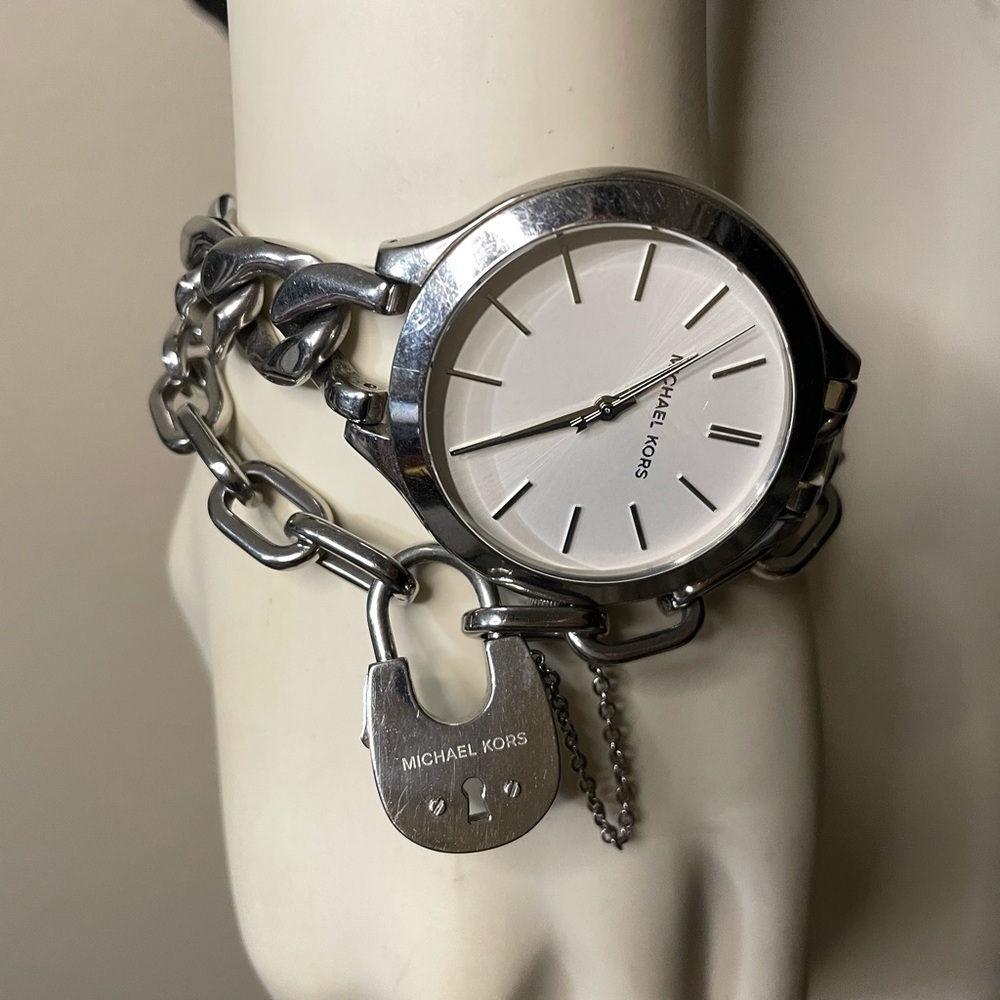Michael Kors Watch Silver Chain Watch MK Silver Watch comes w/Box⌚️New Battery - Picture 2 of 13